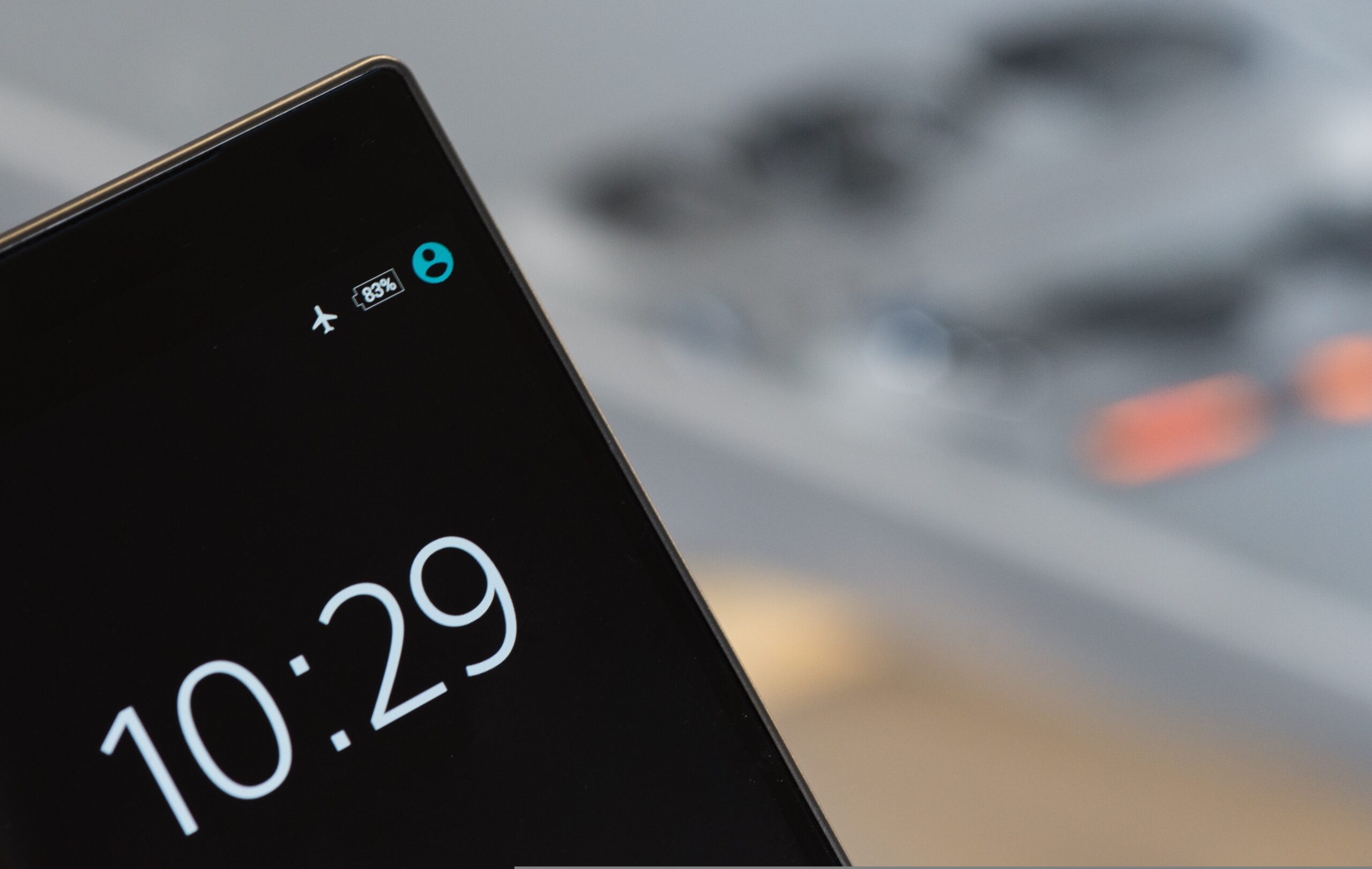 Smartphone close-up displaying status icons including the airplane mode indicator