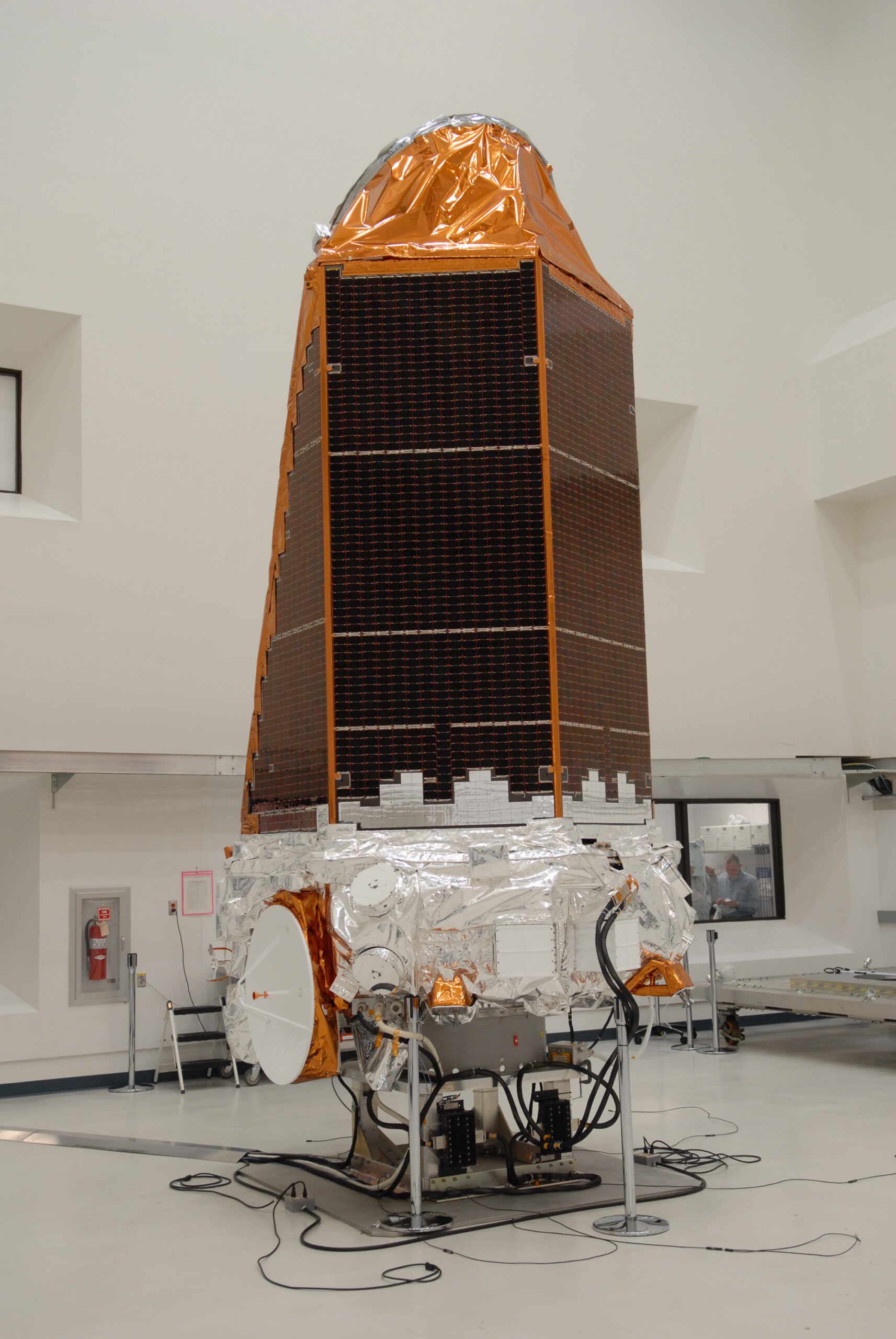 Kepler spacecraft photographed at NASA prelaunch processing facility