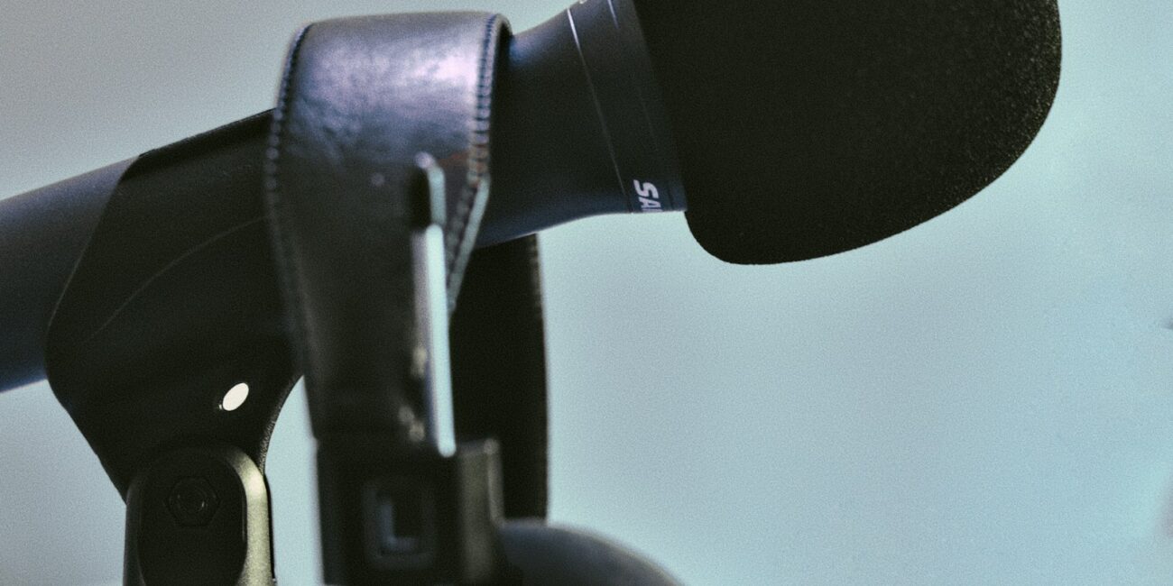 Microphone and headphones representing ElevenAgents Architect voice agent workflows