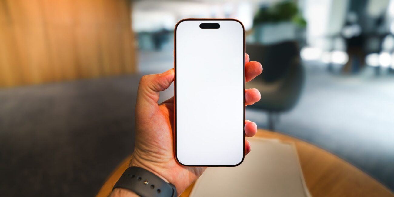 Smartphone displaying a software update screen